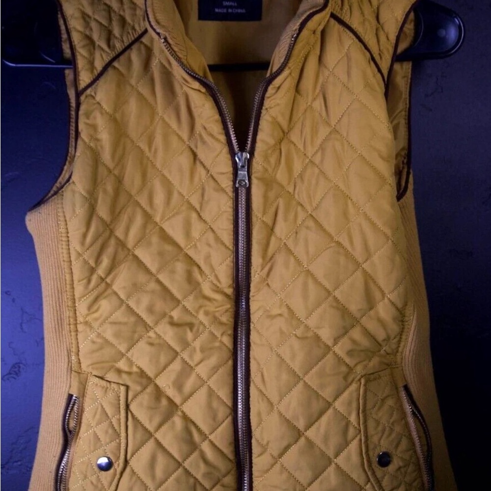 Love Tree Women's Yellow High Neck Sleeveless Quilted Vest Jacket Size Small